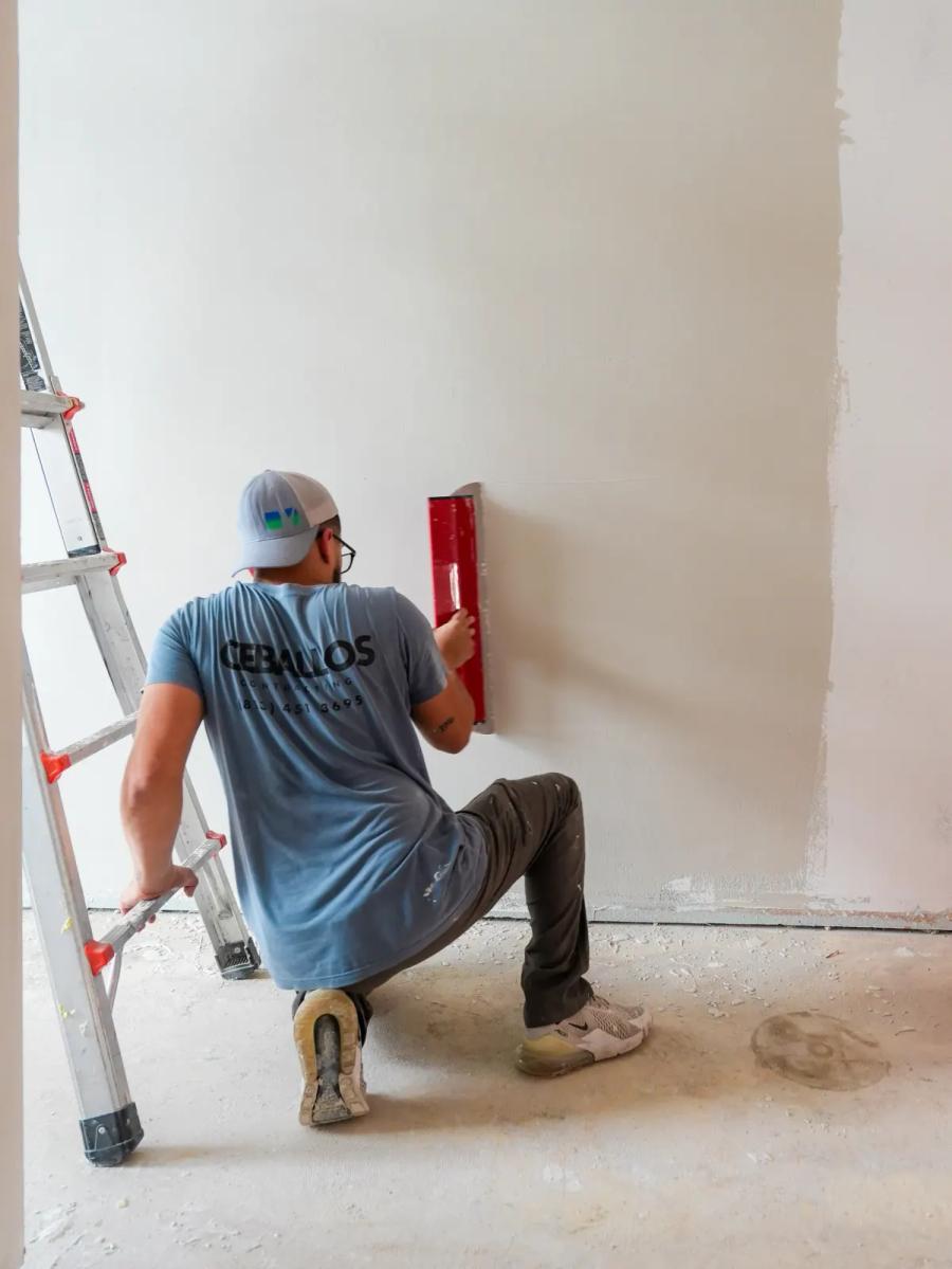 Hand-troweling a microcement finish