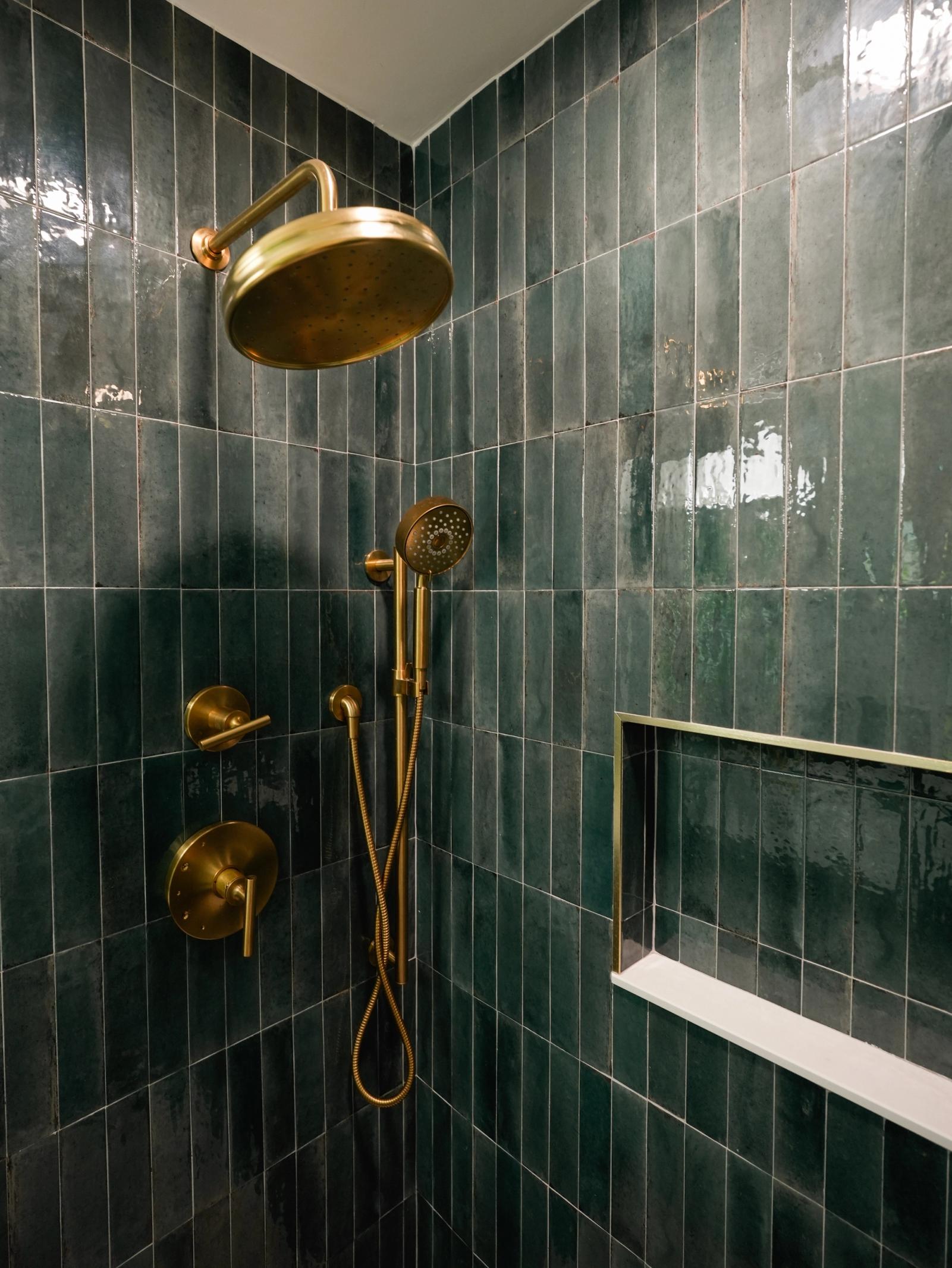 Elegant Colonial Bathrom