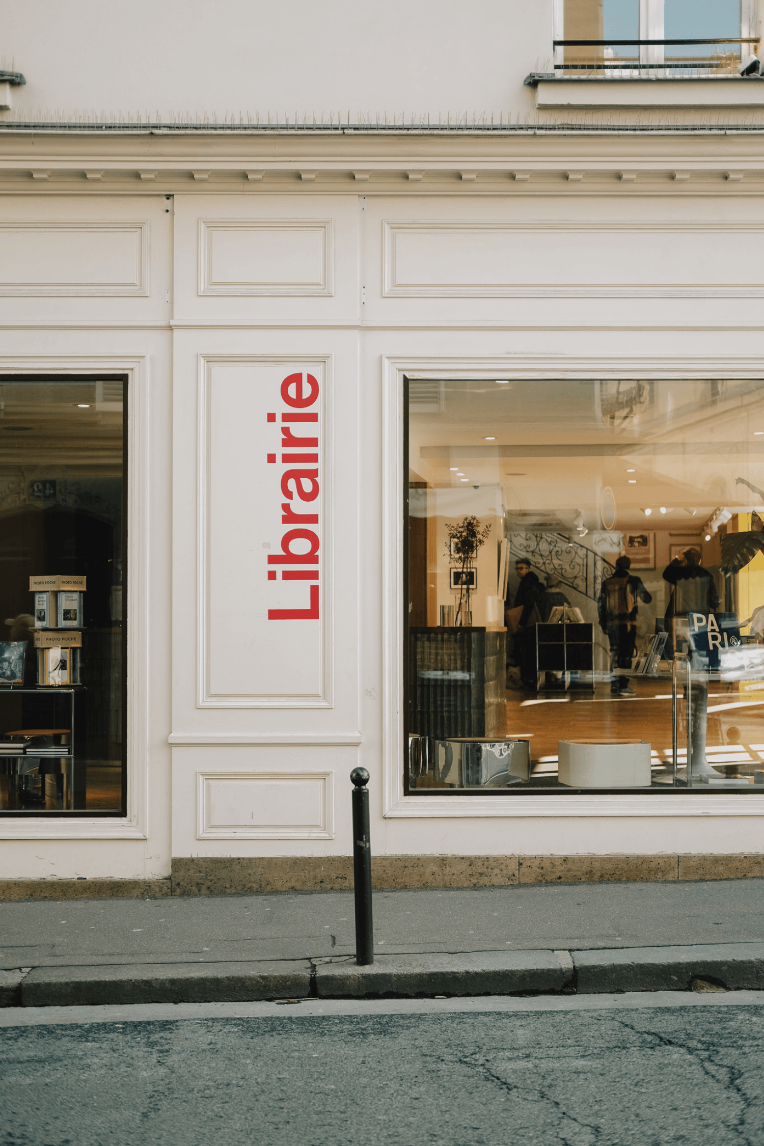 La Hune storefront with the word "Librairie" in vertical red lettering on the window
