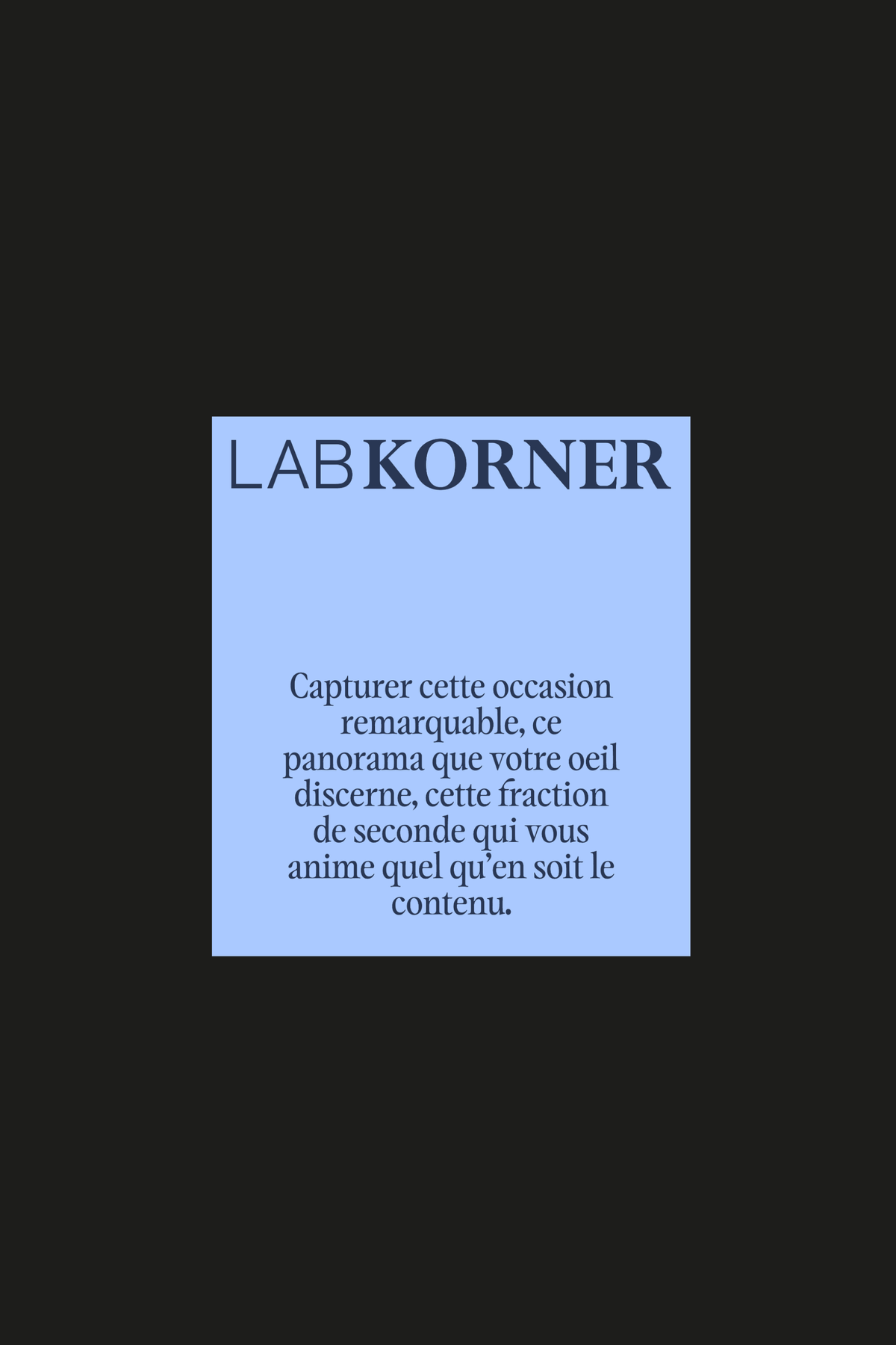Black background with a light blue card reading the LabKorner tagline about capturing meaningful moments, in French.