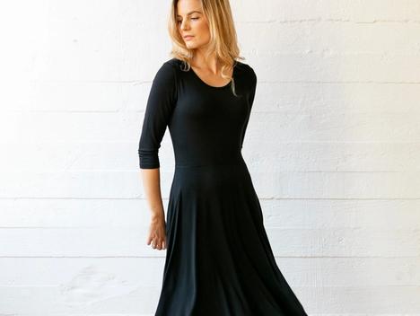Bilde av en dame i svart kjole
