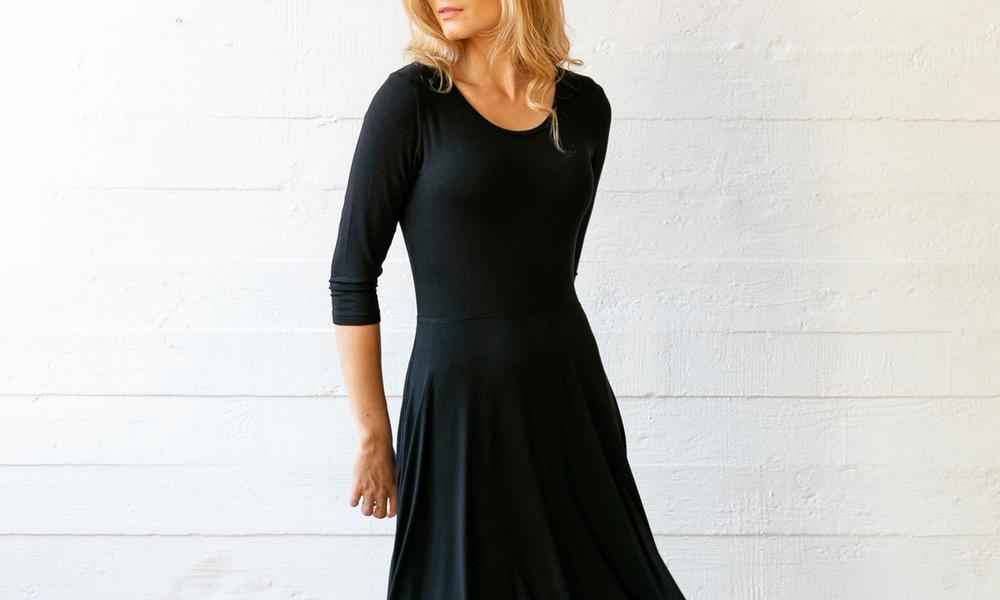 Bilde av en dame i svart kjole