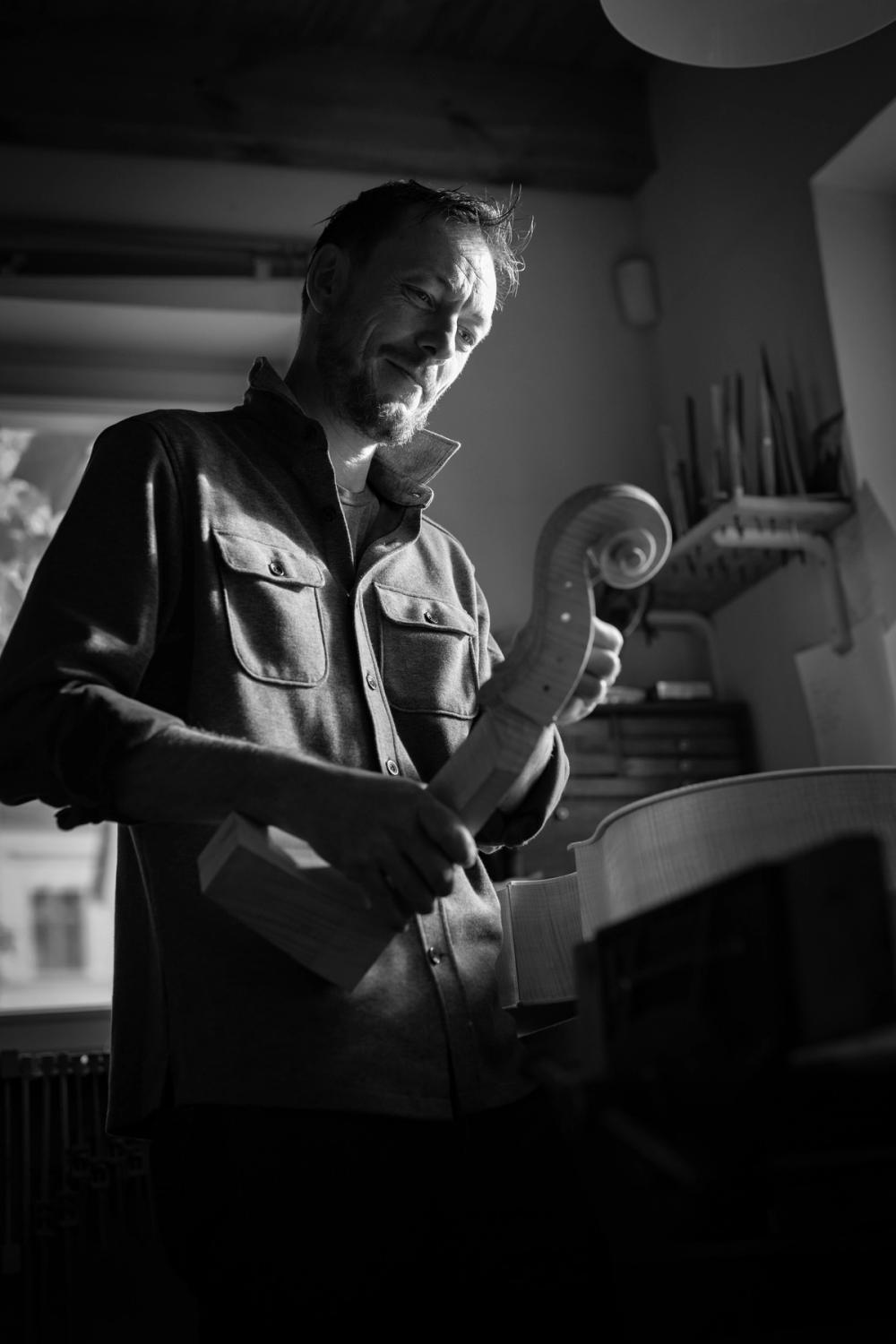 Ian Crawford McWilliams | Geigenbauer - Masonry 8