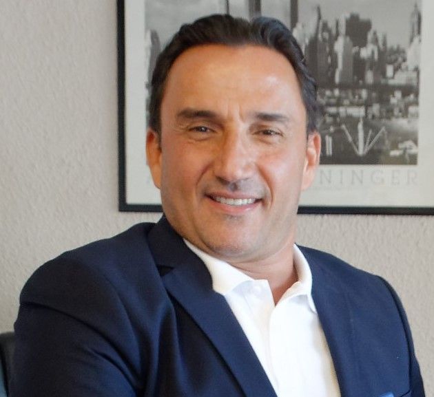 Portrait de Davy Bouhnik, expert indépendant en pathologie du bâtiment et expertise en valeur vénale
