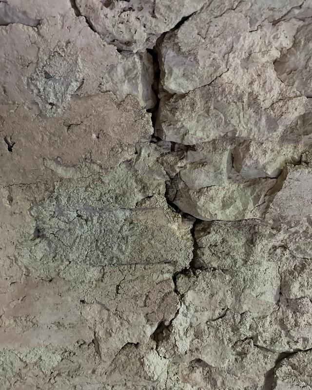Fissure traversante sur fondations cyclopéennes - Arrière pays niçois