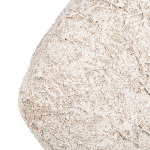 Detalle de la textura rústica de la cerámica blanca