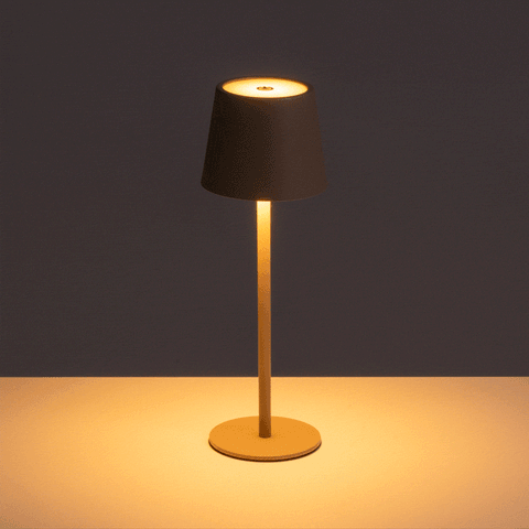 Lámpara LED greige encendida