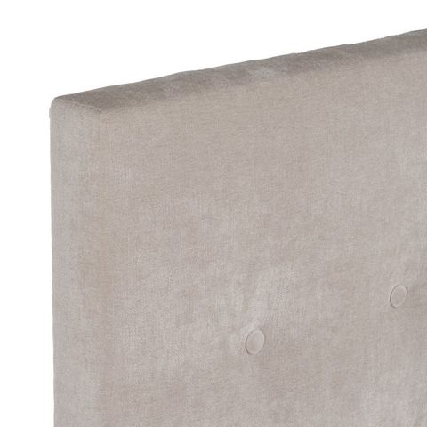 Cabecero crema con capitoné, detalle del borde