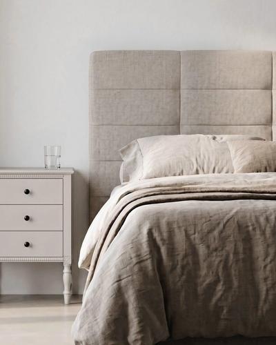 Cabecero beige con cuadrícula cosida