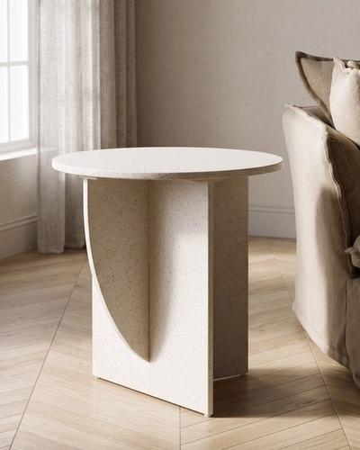 Mesa auxiliar blanca con base abierta