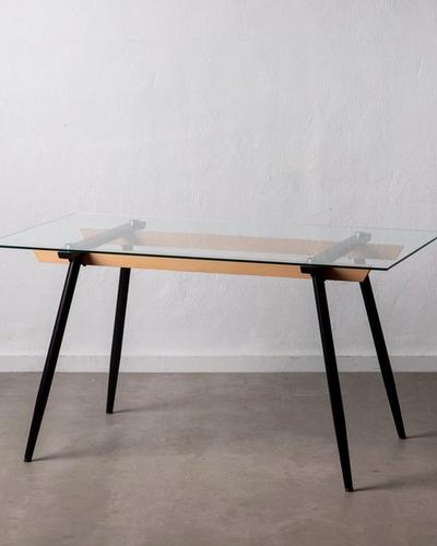 Mesa de comedor de cristal con patas negras