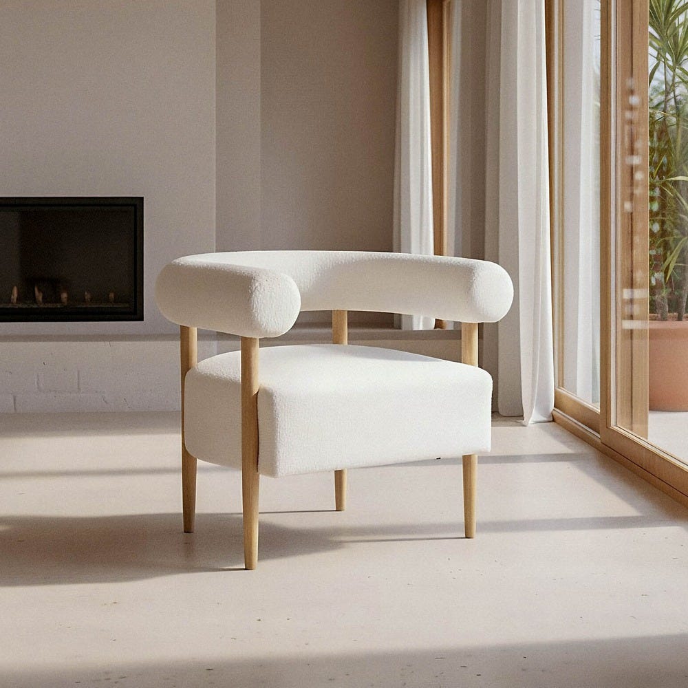 Sillón beige de brazos abiertos de madera