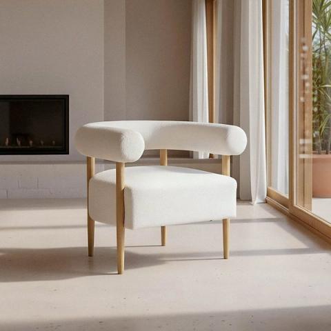 Sillón beige de brazos abiertos de madera