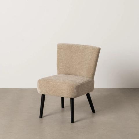 Sillón beige de respaldo recto