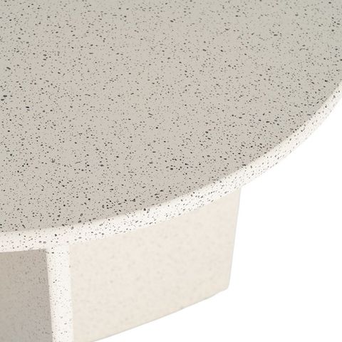 Mesa auxiliar blanca con base abierta, detalle del acabado