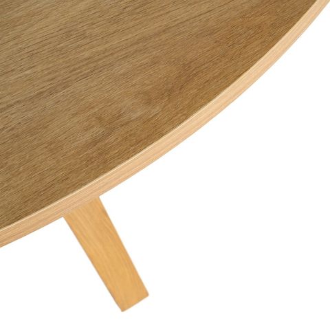 Mesa de comedor redonda con patas facetadas, detalle del tablero
