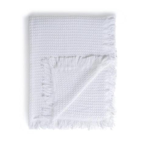 Detalle del borde con flecos de el plaid panal blanco de algodón reciclado