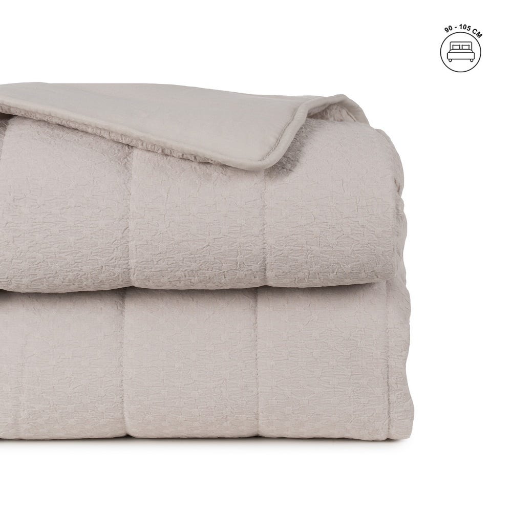 Colcha beige con acolchado de paneles — vista completa