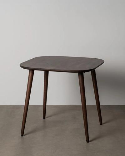Mesa de comedor redonda de mango oscuro