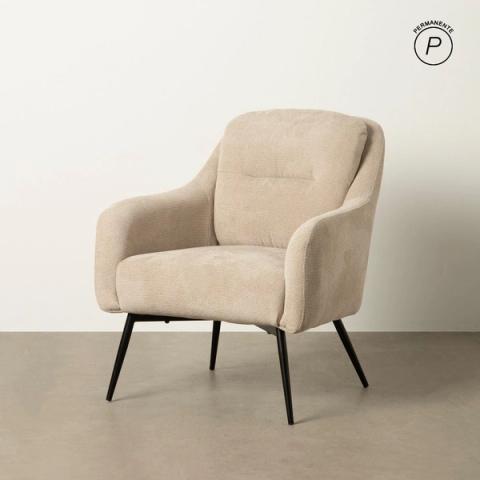 Sillón beige de brazos tapizados