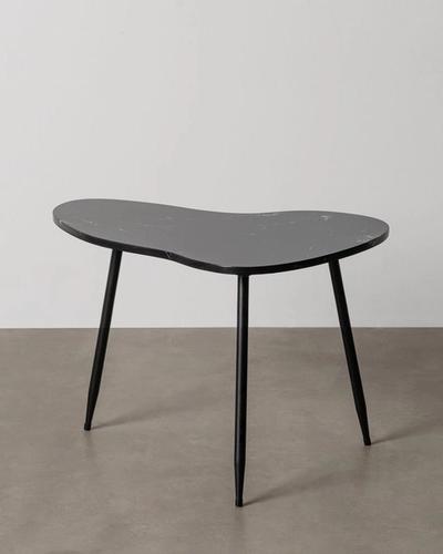 Mesa de centro negra de hierro y mármol
