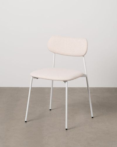 Silla apilable crema de respaldo separado