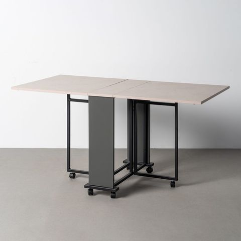 Mesa de comedor plegable en negro y crema, mesa desplegada