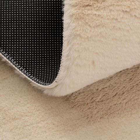 Alfombra lisa beige de poliéster — detalle