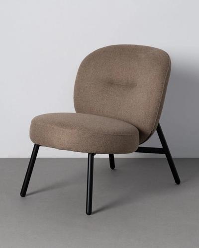 Sillón caqui de respaldo ovalado