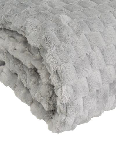 Manta gris de franela-jacquard doblada