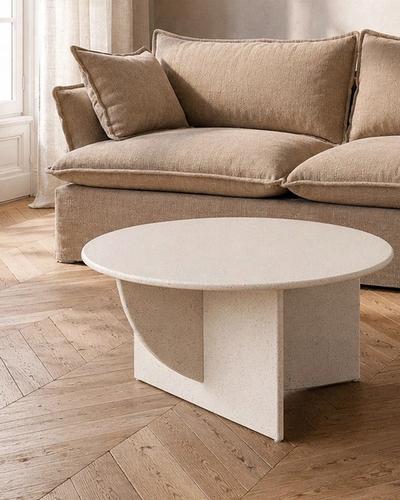 Mesa de centro blanca con base abierta