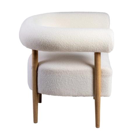 Vista lateral del brazo abierto del sillón beige