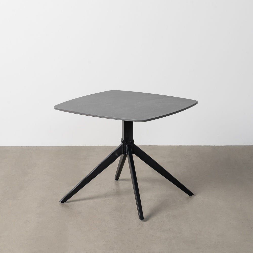 Mesa de centro negra de piedra sinterizada