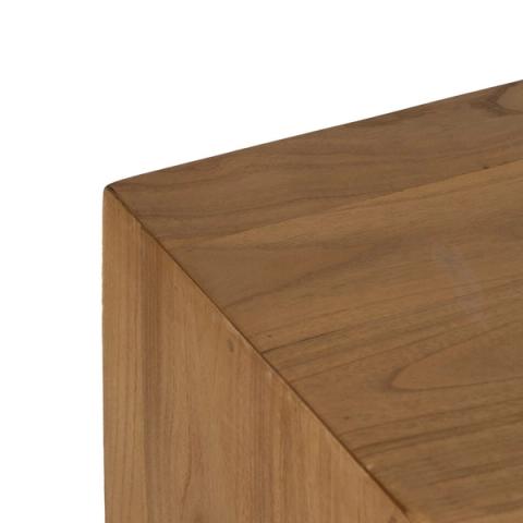 Aparador de mindi con cajones y puertas, detalle del acabado