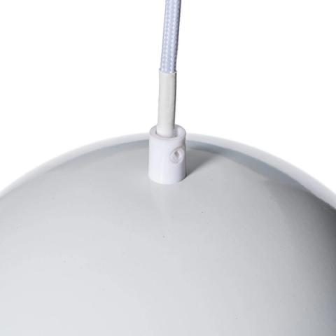 Lámpara de techo blanca de metal — detalle