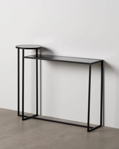 Consola negra de metal y cristal a dos alturas