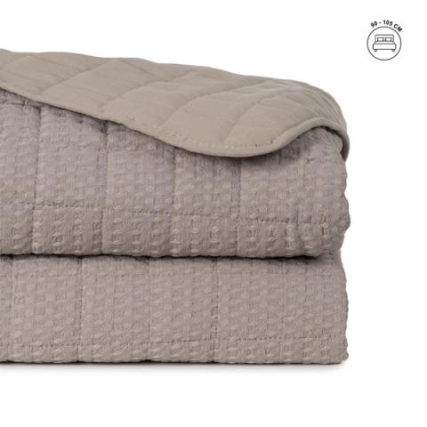 Colcha taupe con acolchado de cuadros — vista completa