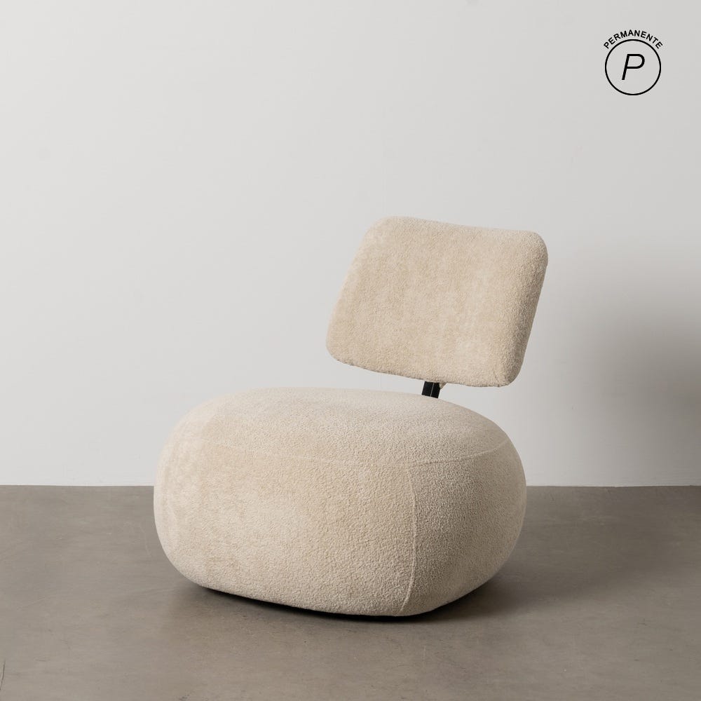 Sillón beige de respaldo flotante