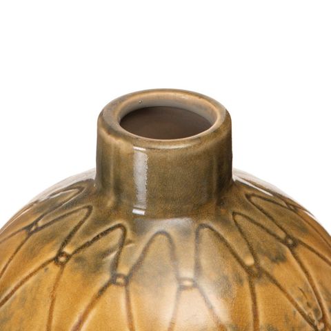 Detalle del cuello estrecho del jarrón esférico mostaza