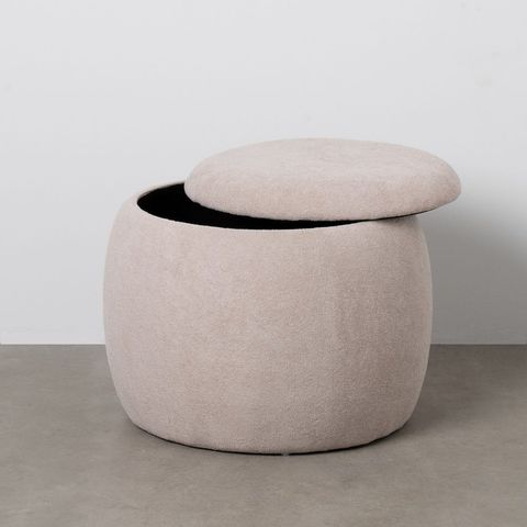 Puf baúl beige con la tapa abierta