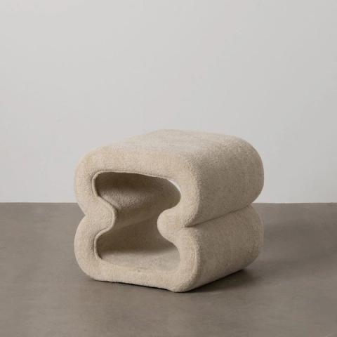 Puf beige de hueco ondulado