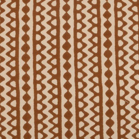 Cojín beige y marrón de bandas geométricas — detalle