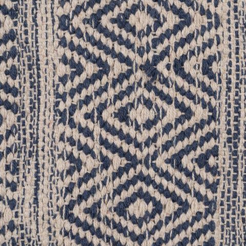 Alfombra azul y blanca con flecos — detalle