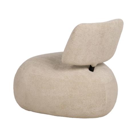 Vista posterior del sillón beige de respaldo flotante