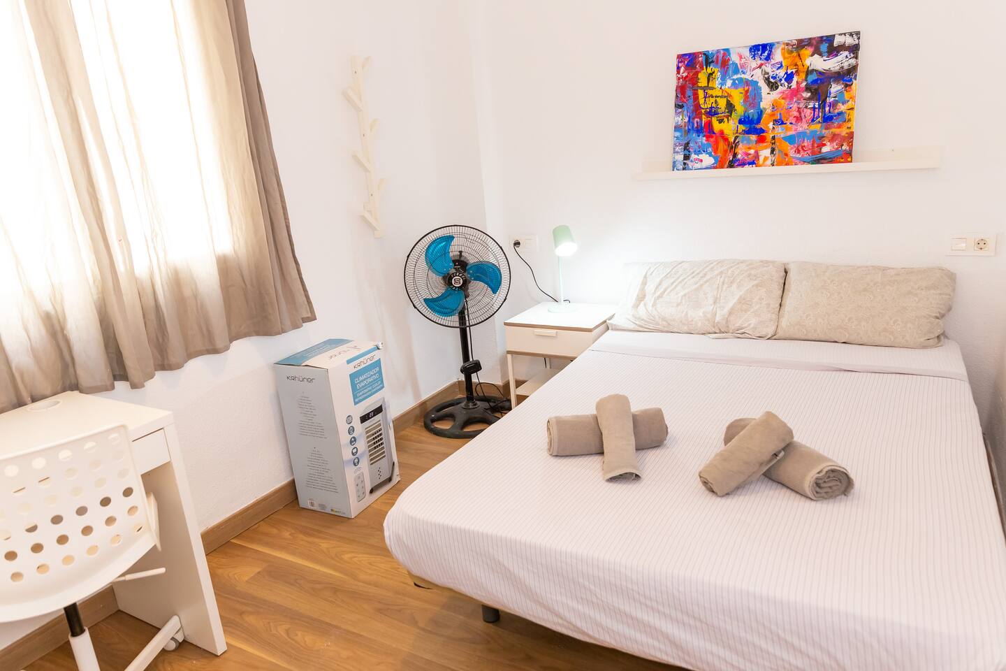 5 min Walk Center | Terrace • Desk • Fast WiFi