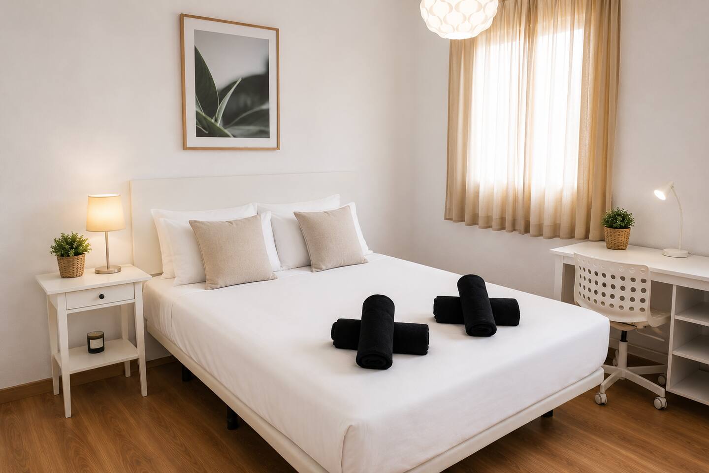Central Room | 5 min Walk • Terrace • Desk • AC