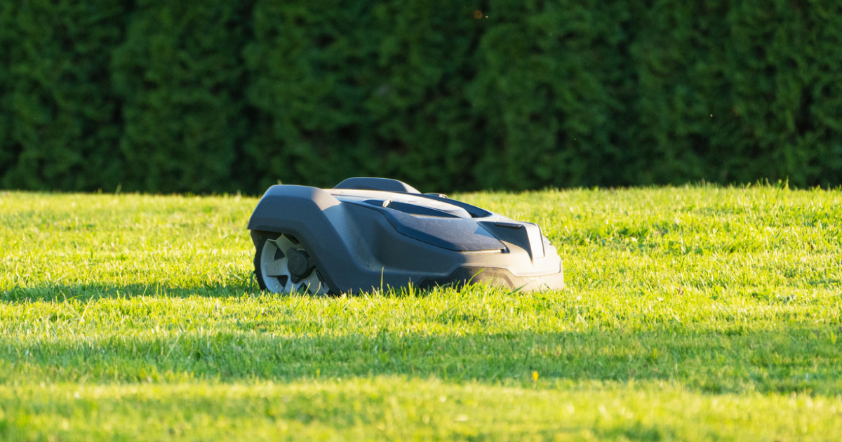 How Should Landscaping Fleets Approach Robotic Mowers?
