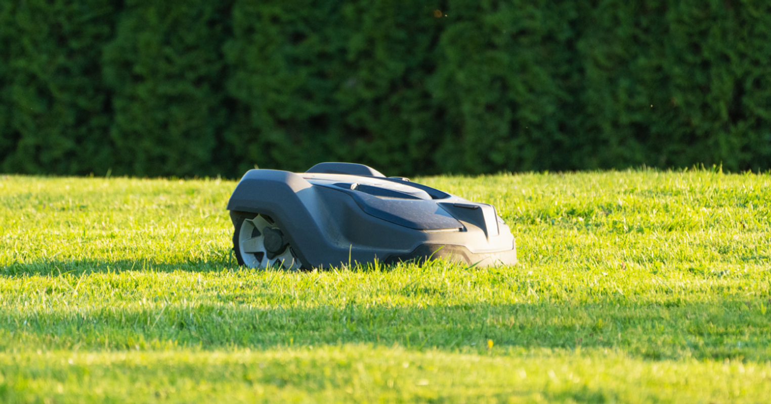 How Should Landscaping Fleets Approach Robotic Mowers?