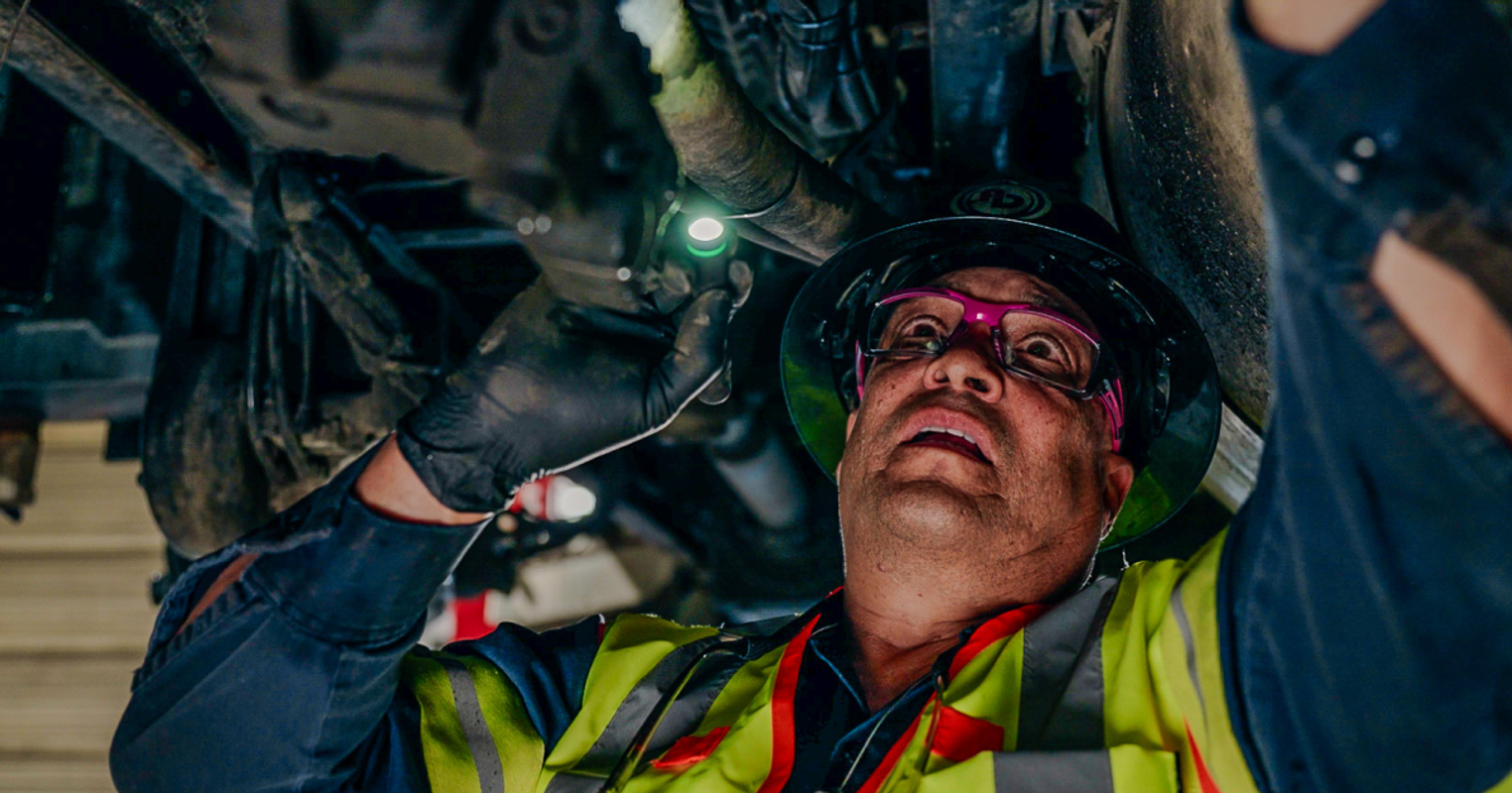 California Fleet Playbook 2025-2027: Compliance, Costs & the Road to Zero Emissions