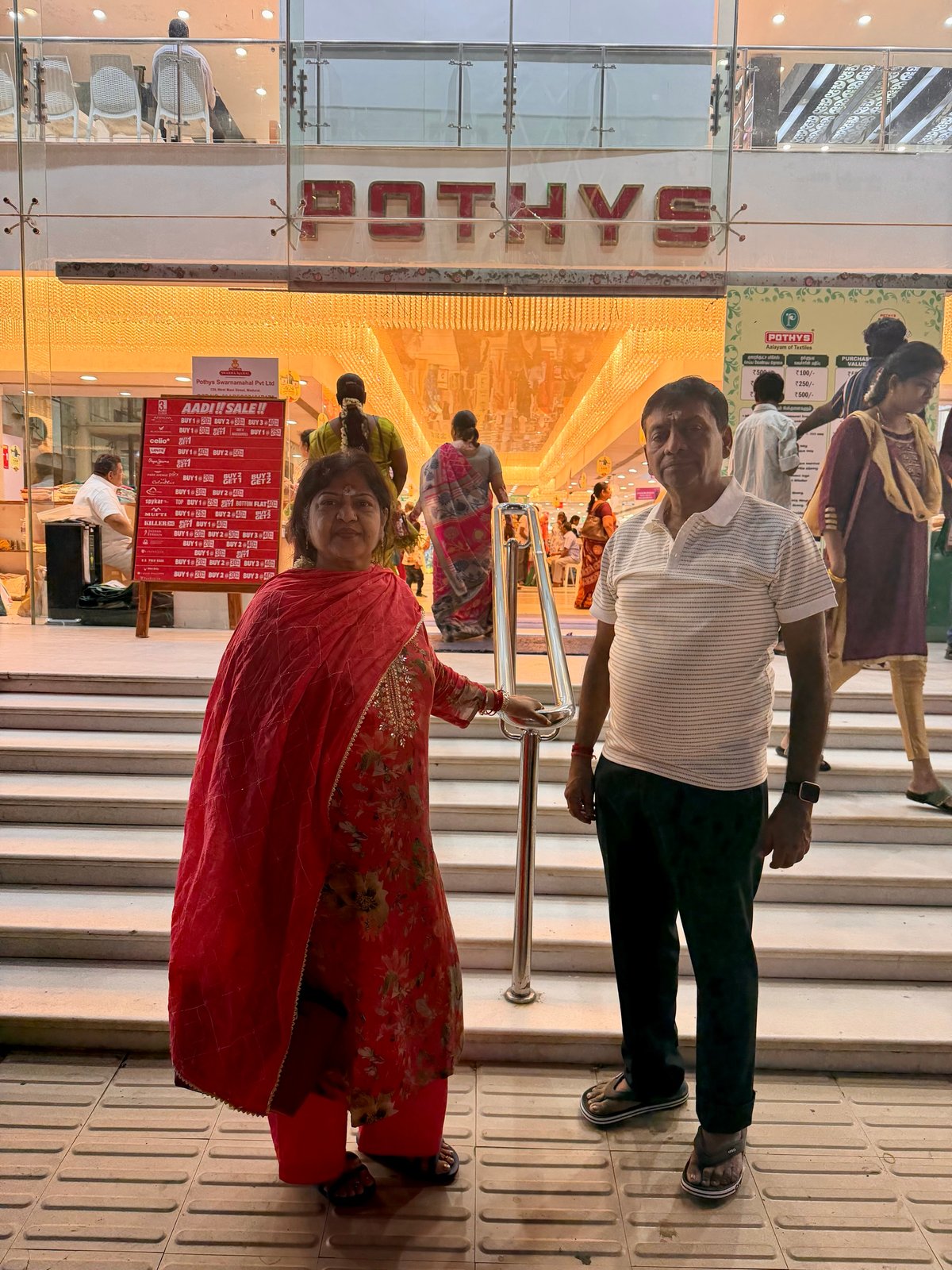 Outside Pothys, during the Aadi sale